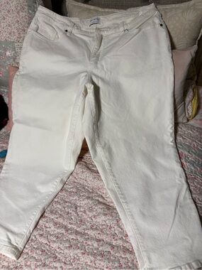 White High-Rise Women’s Capri NWOT